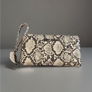 Betsey Johnson Faux Leather Snake Skin Print Zip Around Wallet Wristlet NWT